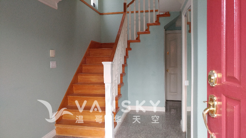 230326221358_b. Foyer 1.jpg